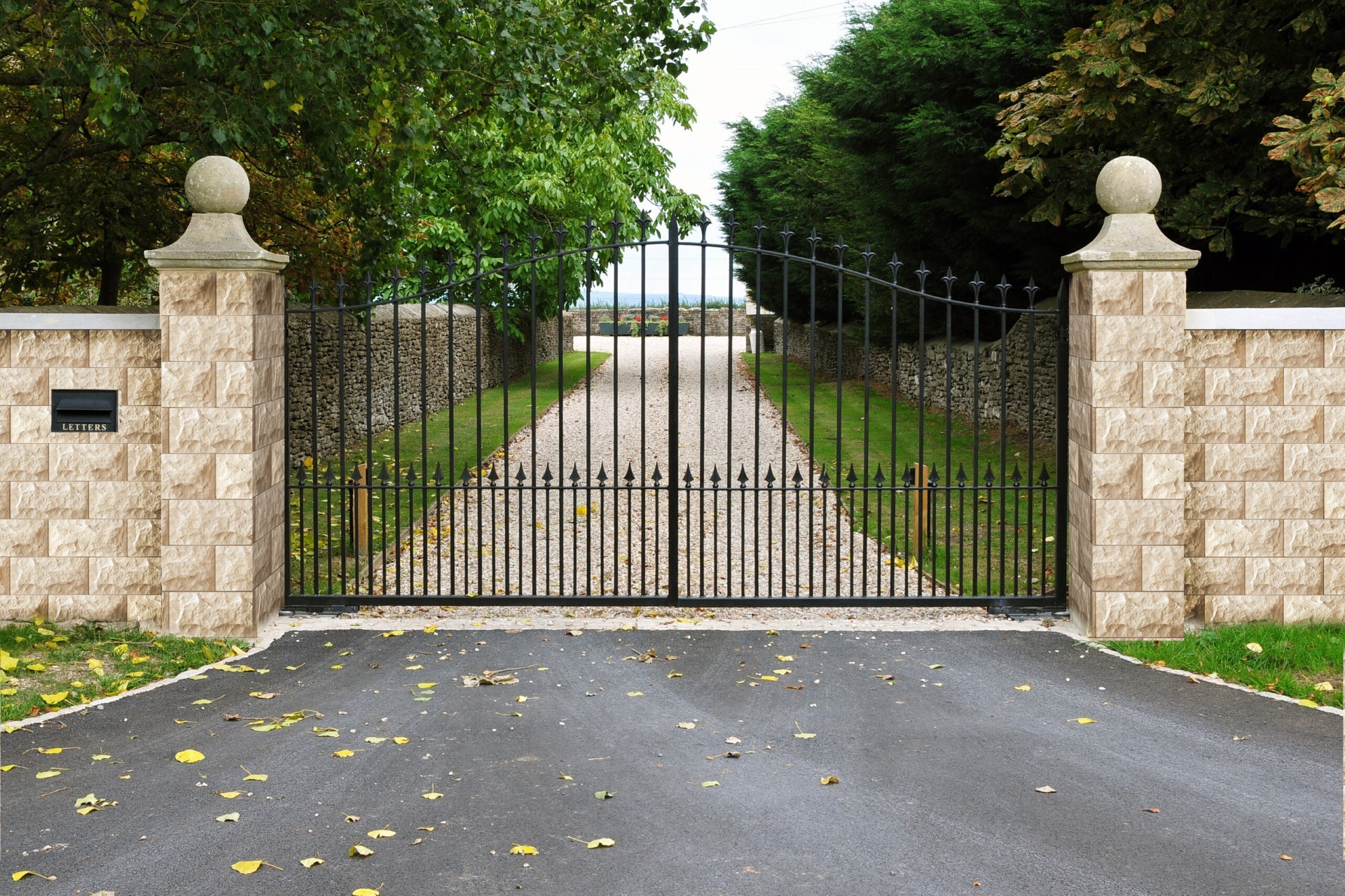 Country Estate Gates and Driveway